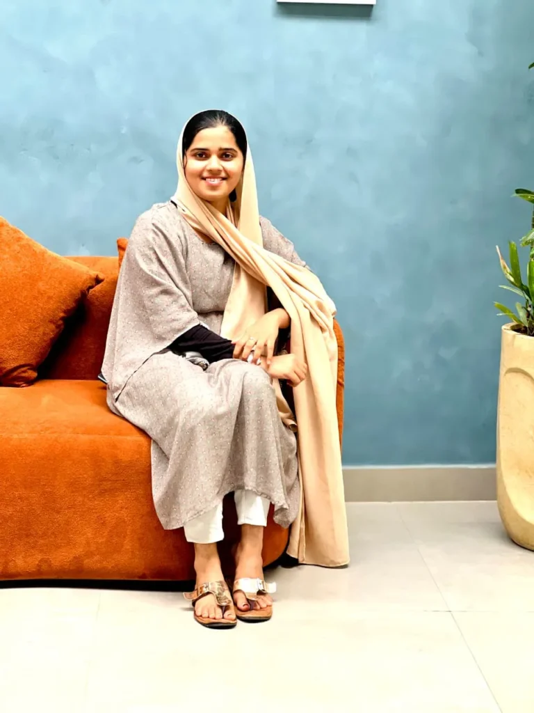 freelance digital marketing expert in Oman sitting